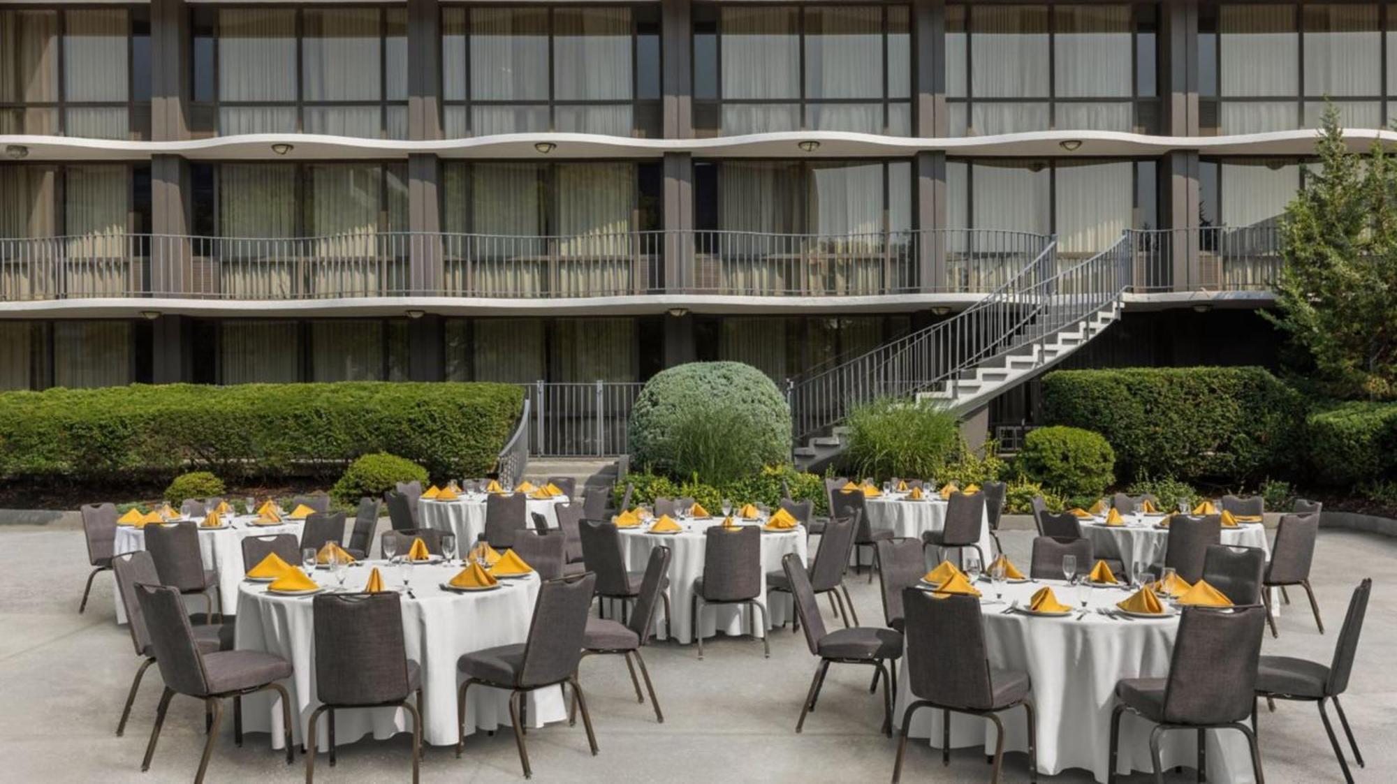 Marriott Saddle Brook Hotel Buitenkant foto